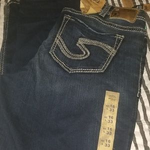 Silver jeans size 16 fits more like a 14